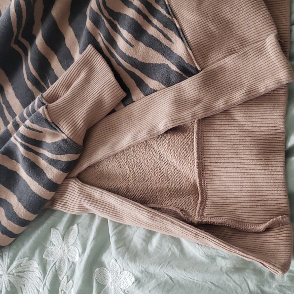 Aerie Beach crew sweatshirt - Picture 3 of 3